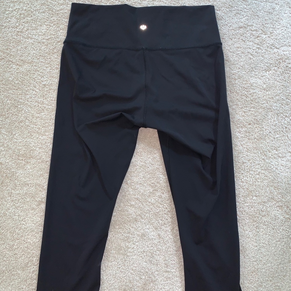 lululemon Black Cropped Wunder Under Leggings - Picture 2 of 3